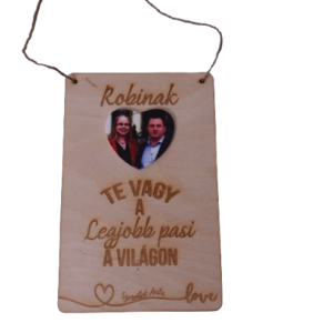 Gravírozott fa tábla kerámia szívvel